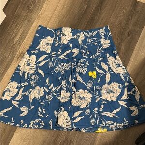 Old navy blue and white flower skirt size 4
